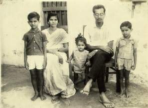 Appa_Amma_3brothers.jpg (55459 bytes)